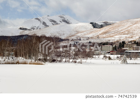 冬季中旬，白rak湖在湖，白Shi高原和立山八嶽山的整個表面結冰 74742539