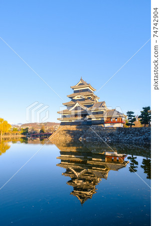 Matsumoto Castle at dawn Matsumoto Castle at dawn 74742904