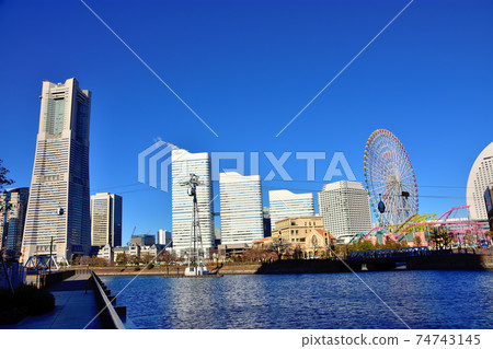 港未來景觀和日本第一條永久性城市纜車橫濱空中客艙 港未來景觀和日本第一條永久性城市纜車橫濱空中客艙 74743145