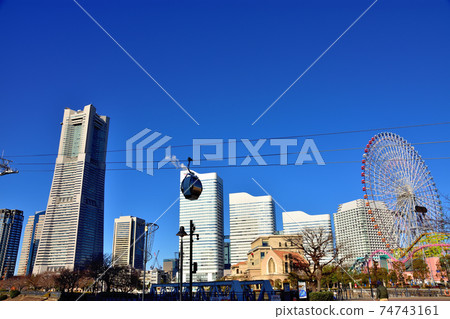 港未來景觀和日本第一條永久性城市纜車橫濱空中客艙 港未來景觀和日本第一條永久性城市纜車橫濱空中客艙 74743161