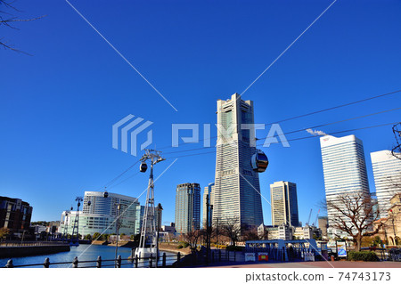 港未來景觀和日本第一條永久性城市纜車橫濱空中客艙 港未來景觀和日本第一條永久性城市纜車橫濱空中客艙 74743173