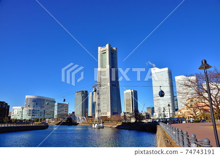 港未來景觀和日本第一條永久性城市纜車橫濱空中客艙 港未來景觀和日本第一條永久性城市纜車橫濱空中客艙 74743191
