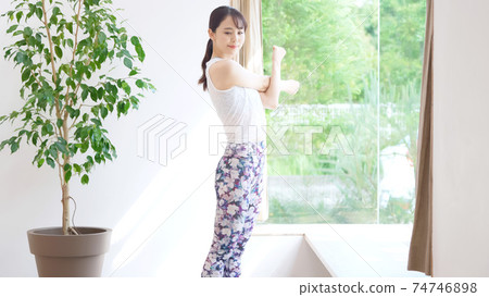 女人伸展 女人伸展 74746898