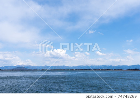 Winter scene of Lake Biwa seen from Isakiji Temple in Omihachiman City, Shiga Prefecture Winter scene of Lake Biwa seen from Isakiji Temple in Omihachiman City, Shiga Prefecture 74748269