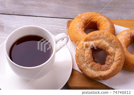 Old fashion donuts 74748812