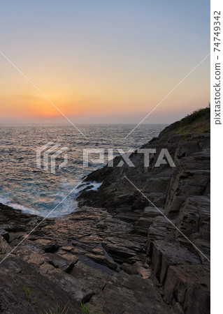 《Tottori Prefecture》 On a sunny day, the evening view from Nagao nose 74749342