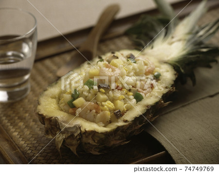 Pineapple Fried Rice 74749769