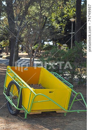 黃色後座車 74749987