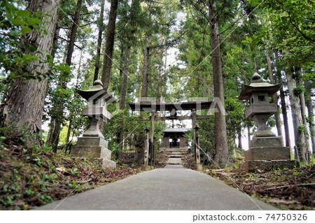 神秘地，世界上最大的金字塔位於日本信濃的信濃山脈。 （明娜神社） 74750326