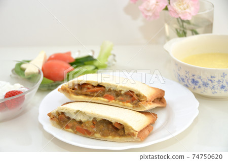 手工咖哩麵包和咖哩熱三明治 74750620