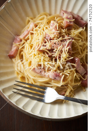 Carbonara  74752520
