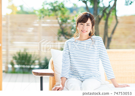 一位輕鬆的小姐 74753053