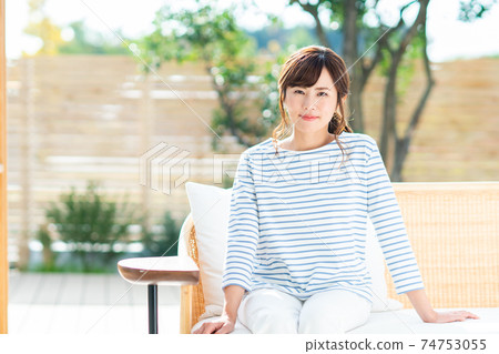 一位輕鬆的小姐 74753055