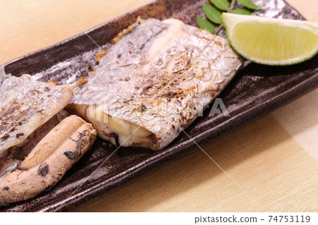 Grilled hairtail with salt, fillet, grilled fish 74753119
