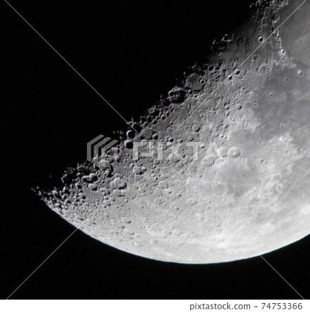 第一季度的月亮和神秘的字母 第一季度的月亮和神秘的字母 74753366