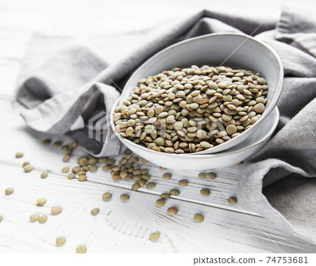 Raw lentil 74753681