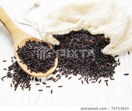 Uncooked wild rice Uncooked wild rice 74753683