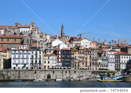 The streets of Porto 74754054