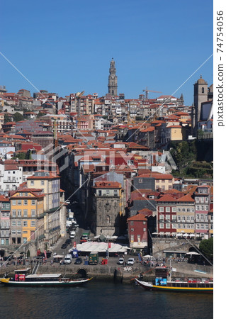 The streets of Porto 74754056
