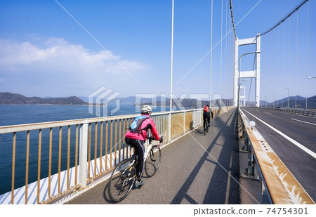 People who enjoy cycling in the beautiful Seto Inland Sea National cycle route "Shimanami Kaido Cycling Road" 74754301
