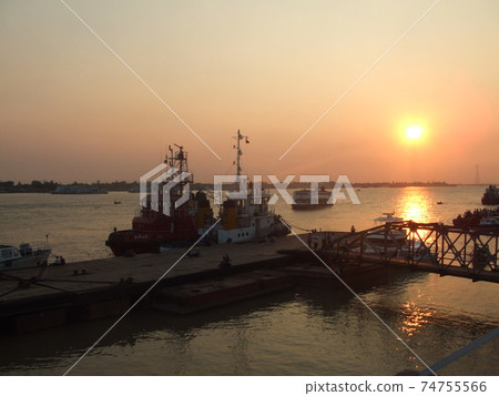 Dusk in Yangon, Myanmar Dusk in Yangon, Myanmar 74755566