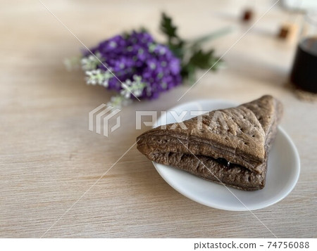 Lavender and choco pie 74756088