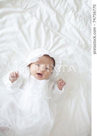Newborn baby girl Newborn baby girl 74756770