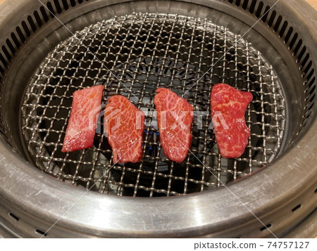  烤肉 74757127