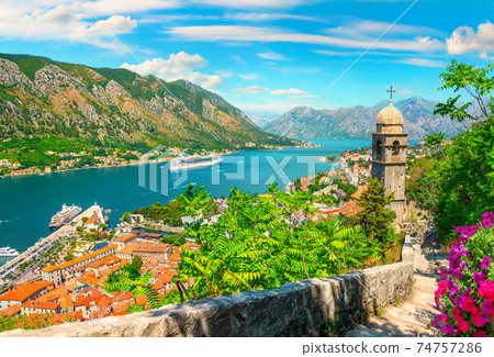 Church and flowers 74757286