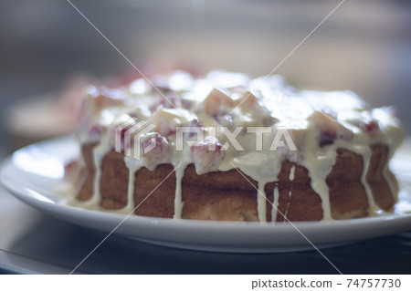 Strawberry cake, pound cake, white chocolate, fruit cake, sweets, strawberry, sweet food 74757730