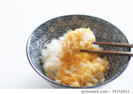 雞蛋飯，雞蛋飯，雞蛋飯，雞蛋雞蛋飯，雞蛋飯，白色背景 74758021