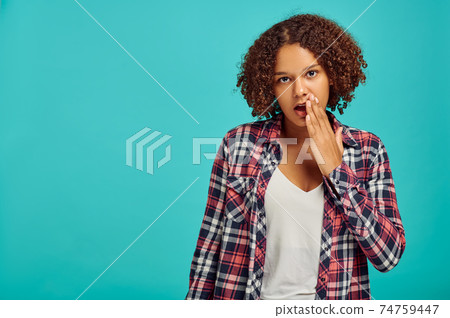Surprised young woman portrait, wow emotion Surprised young woman portrait, wow emotion 74759447