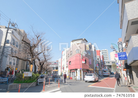 城市景觀：東京都目黑區東橫線鳥取大學站前的城市景觀 74761058