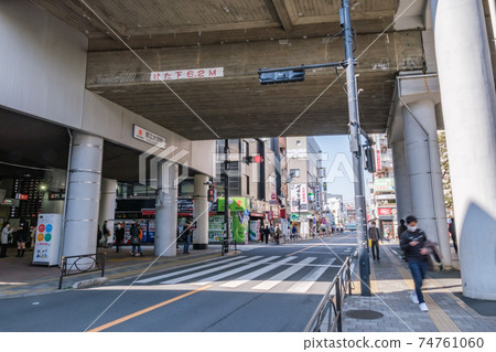 城市景觀:東京都目黑區東橫線鳥取大學站前的購物街 城市景觀:東京都目黑區東橫線鳥取大學站前的購物街 74761060