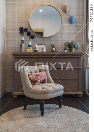 classic chair style 74761329