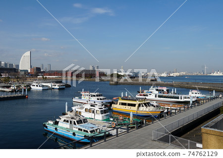 yokohama, yokohama harbour, scene 74762129