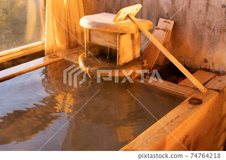 Hot spring open-air bath 74764218