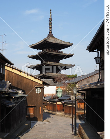 京都冬季八坂塔 74765516