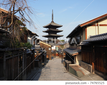 京都冬季八坂塔 74765525