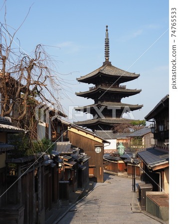 京都冬季八坂塔 74765533