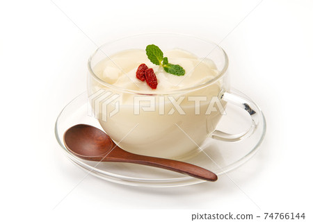 Dessert almond tofu 74766144
