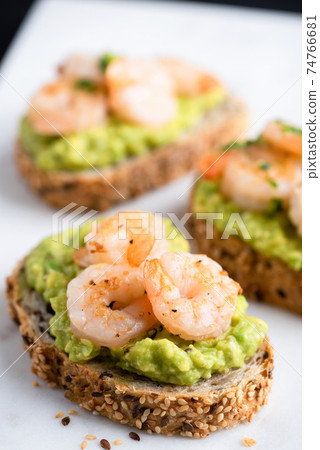 Toast with avocado and shrimps Toast with avocado and shrimps 74766681