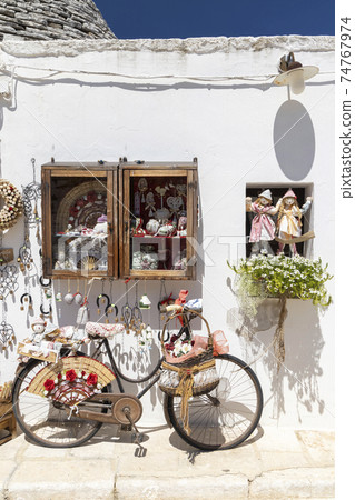 Trulli houses in Alberobello, UNESCO site, Apulia region, Italy 74767974