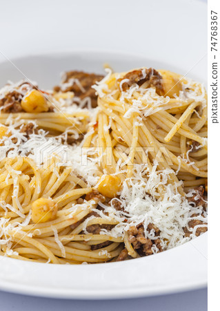 spaghetti with minced meat and chick peas spaghetti with minced meat and chick peas 74768367
