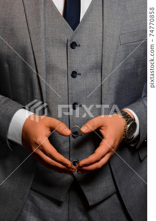 male hands close up, the groom is preparing in the morning before the wedding ceremony. male hands close up, the groom is preparing in the morning before the wedding ceremony. 74770858