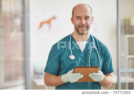 Smiling Veterinarian in Clinic Smiling Veterinarian in Clinic 74771905