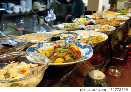 在鄉村小酒館裡做飯 在鄉村小酒館裡做飯 74772799