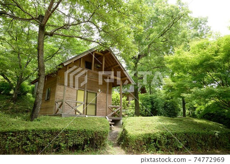 Bungalow scenery at the campsite 74772969