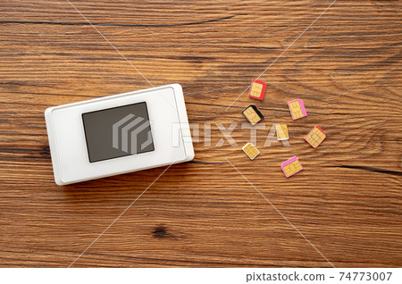 移動電話合同_木背景 移動電話合同_木背景 74773007