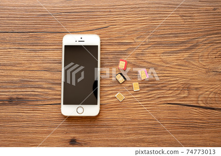 移動電話合同_木背景 移動電話合同_木背景 74773013